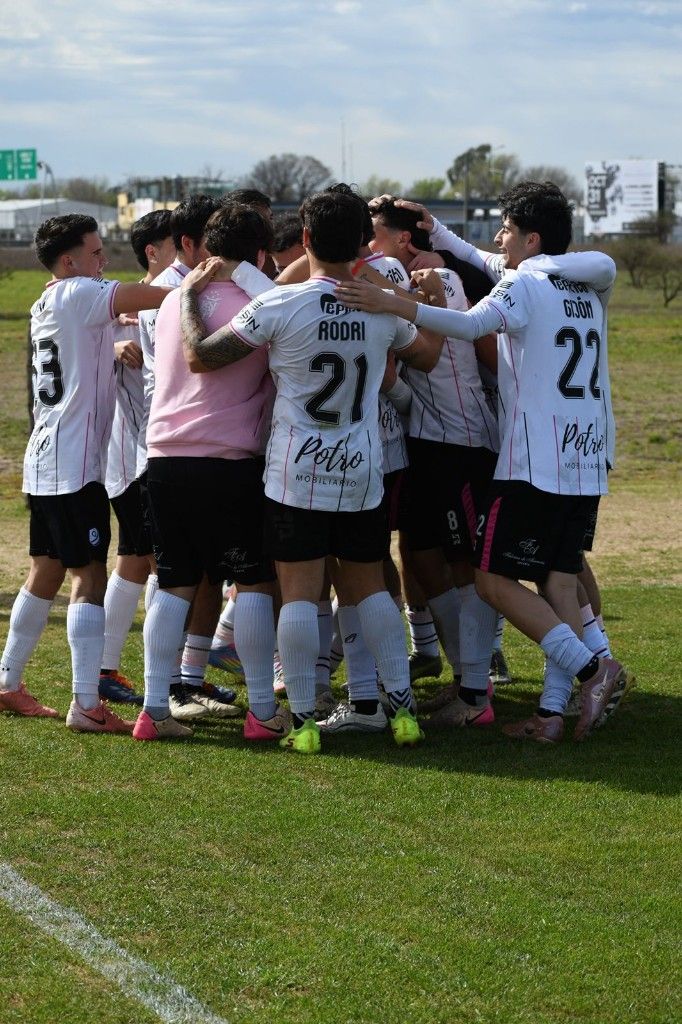 El plantel de El Pasaje junto en la cancha